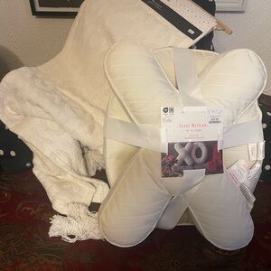 Isaac Mizrahi Cream Pillow Set & Nicole Miller Home Runner